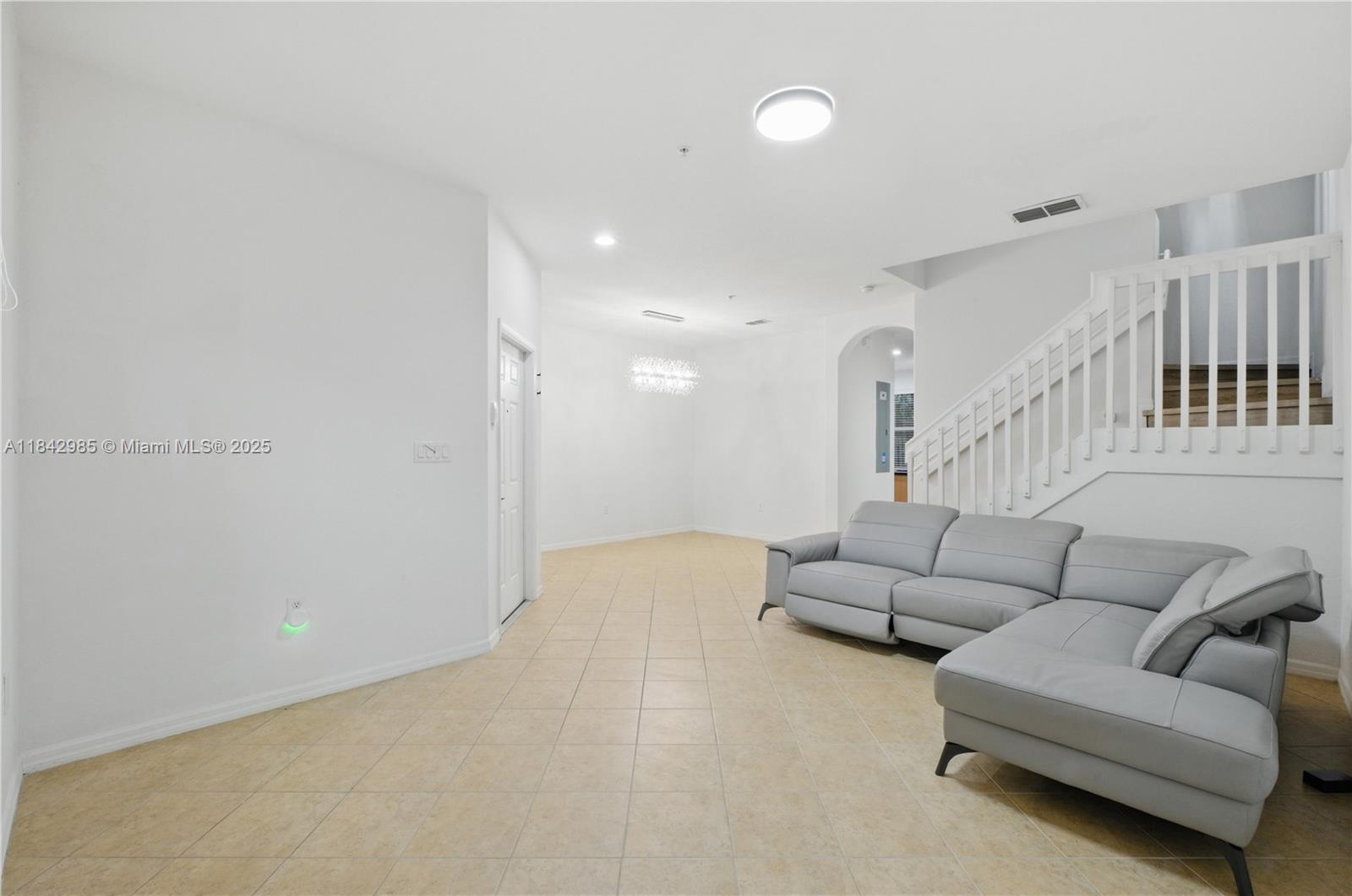 See details 2851 3 / 3 1536 sq. ft. $ 2025-07-18 0 Photo