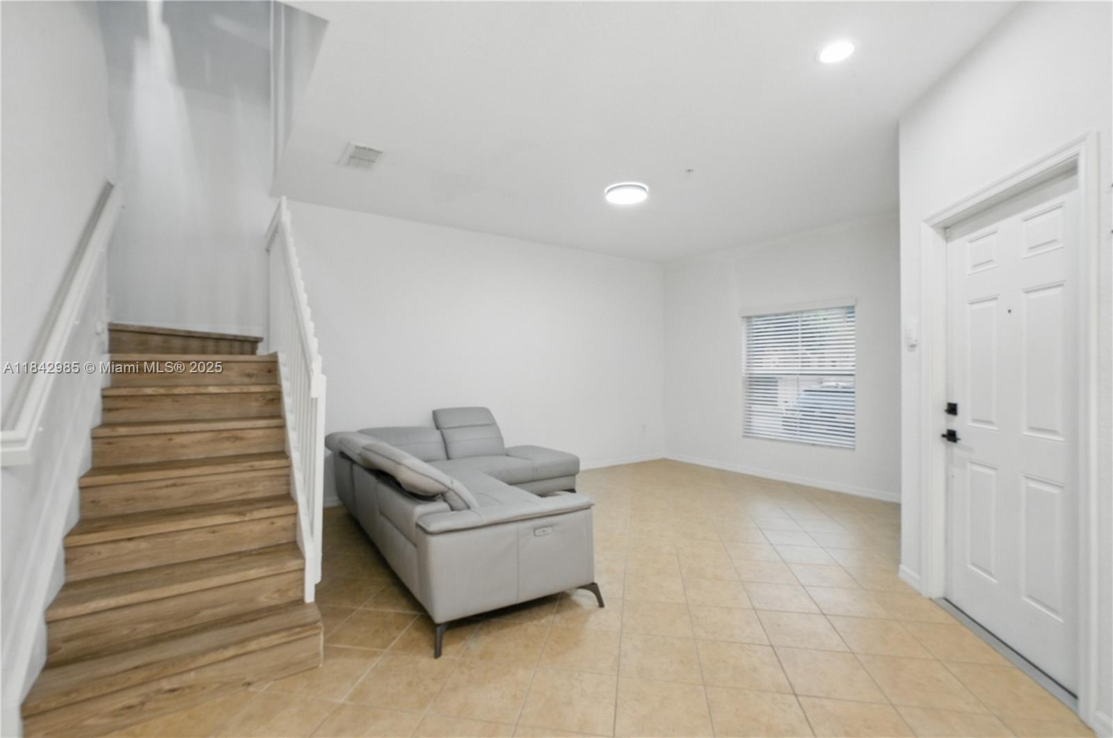 See details 2851 3 / 3 1536 sq. ft. $ 2025-07-18 0 Photo
