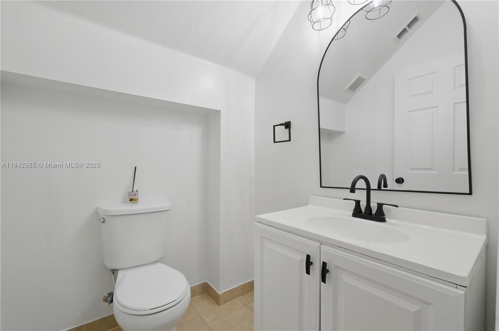 See details 2851 3 / 3 1536 sq. ft. $ 2025-07-18 0 Photo