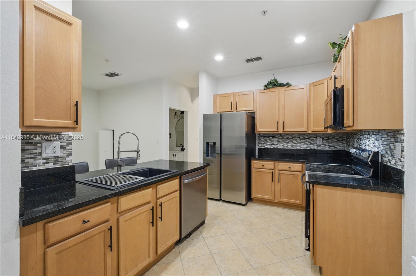 See details 2851 3 / 3 1536 sq. ft. $ 2025-07-18 0 Photo