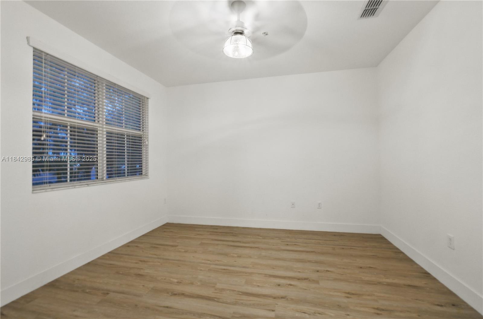 See details 2851 3 / 3 1536 sq. ft. $ 2025-07-18 0 Photo