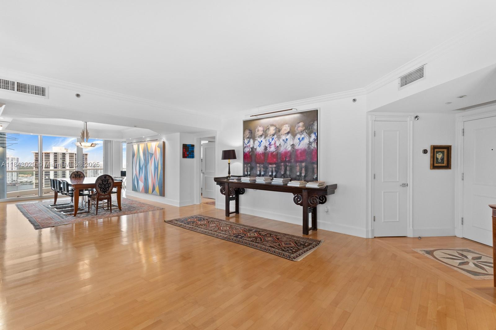 See details 2202 3 / 4 2770 sq. ft. $ 2025-07-18 0 Photo