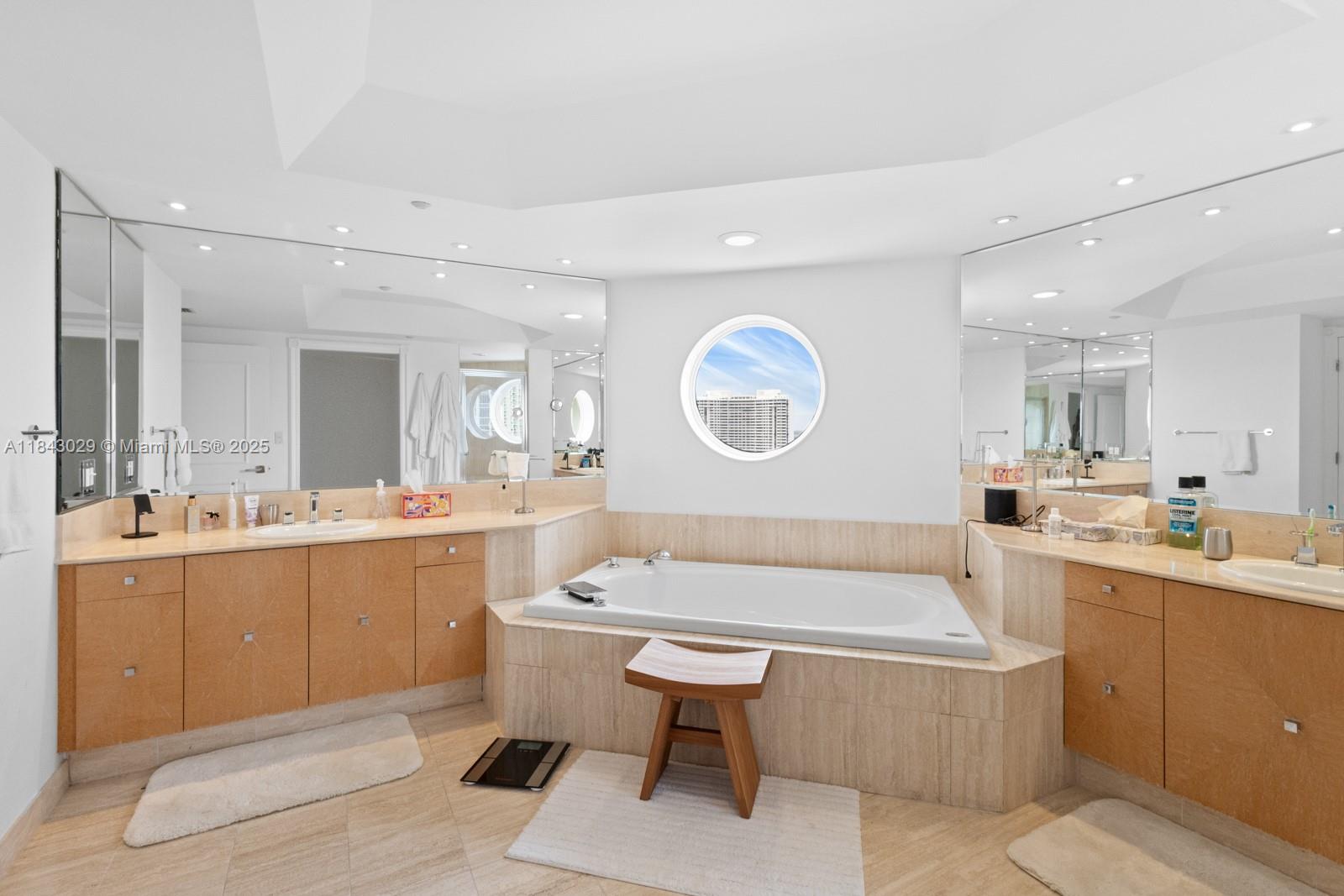 See details 2202 3 / 4 2770 sq. ft. $ 2025-07-18 0 Photo