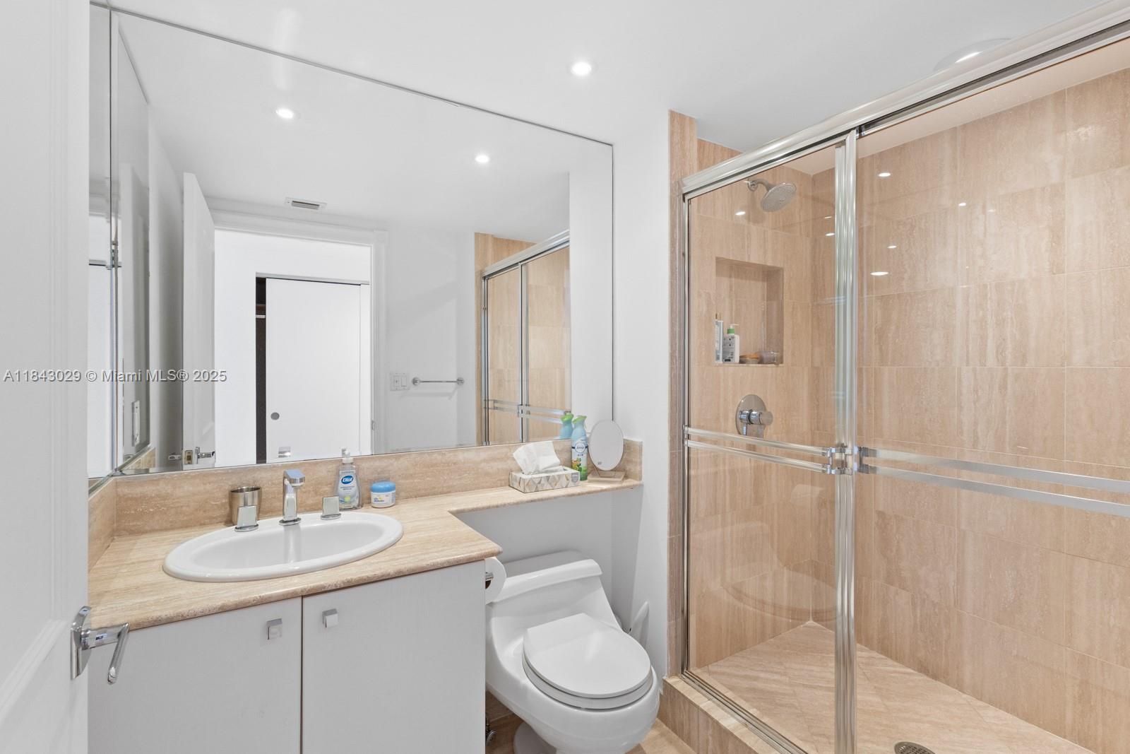 See details 2202 3 / 4 2770 sq. ft. $ 2025-07-18 0 Photo