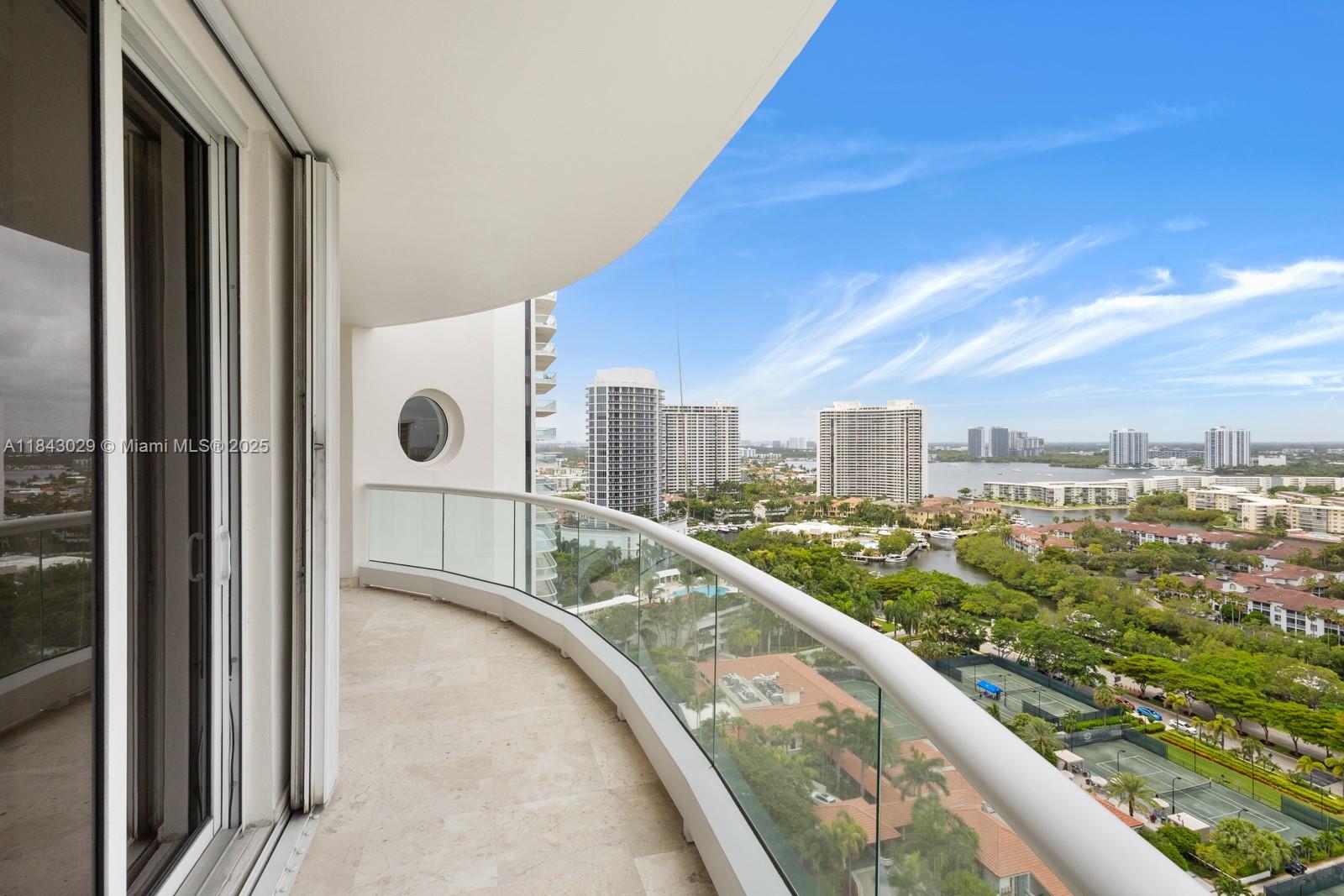 See details 2202 3 / 4 2770 sq. ft. $ 2025-07-18 0 Photo