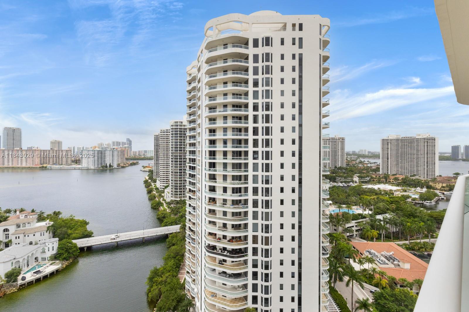 See details 2202 3 / 4 2770 sq. ft. $ 2025-07-18 0 Photo