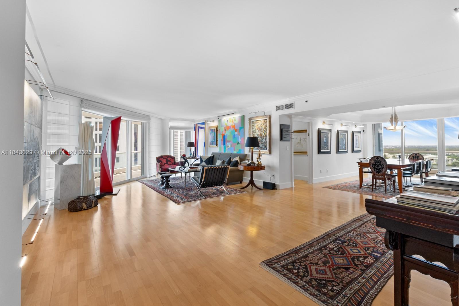 See details 2202 3 / 4 2770 sq. ft. $ 2025-07-18 0 Photo