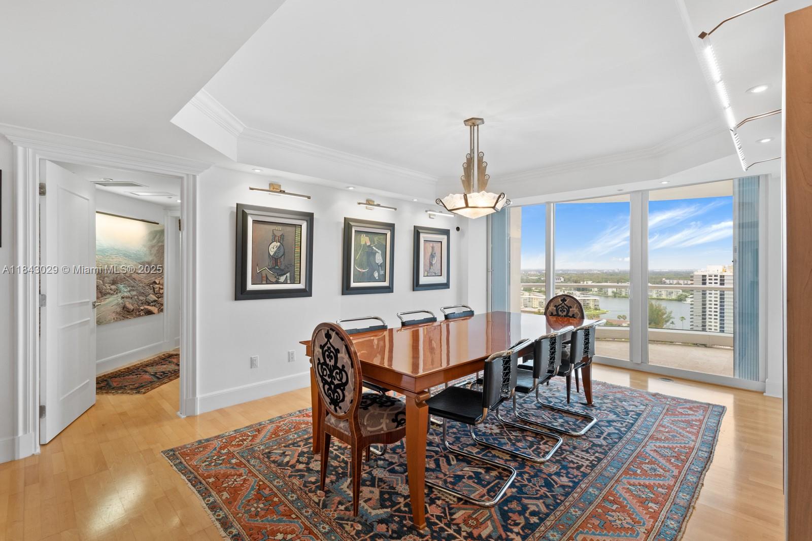 See details 2202 3 / 4 2770 sq. ft. $ 2025-07-18 0 Photo