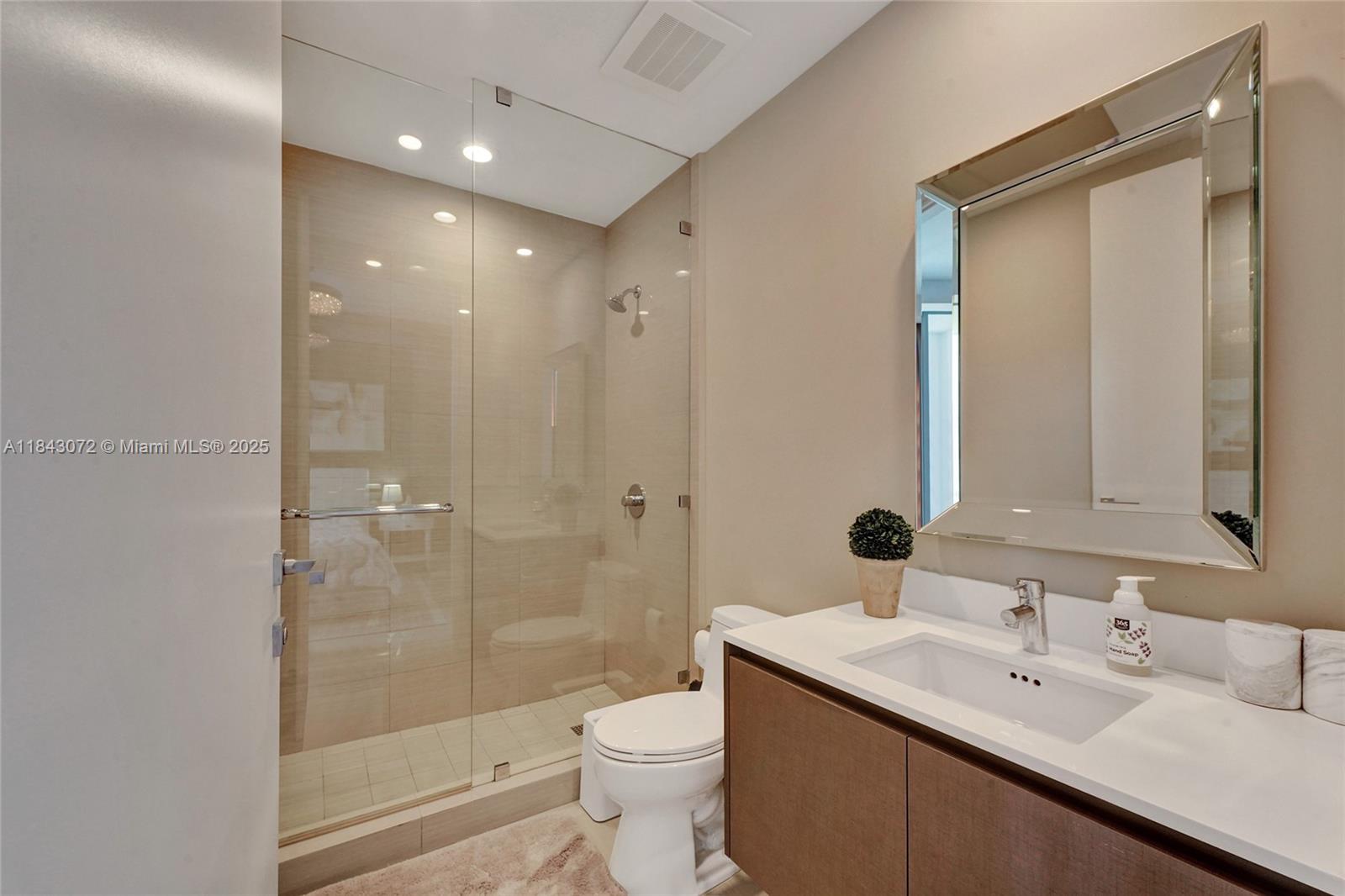 Photo of 3250 188th St  #402, Aventura, Florida, 33180 - 