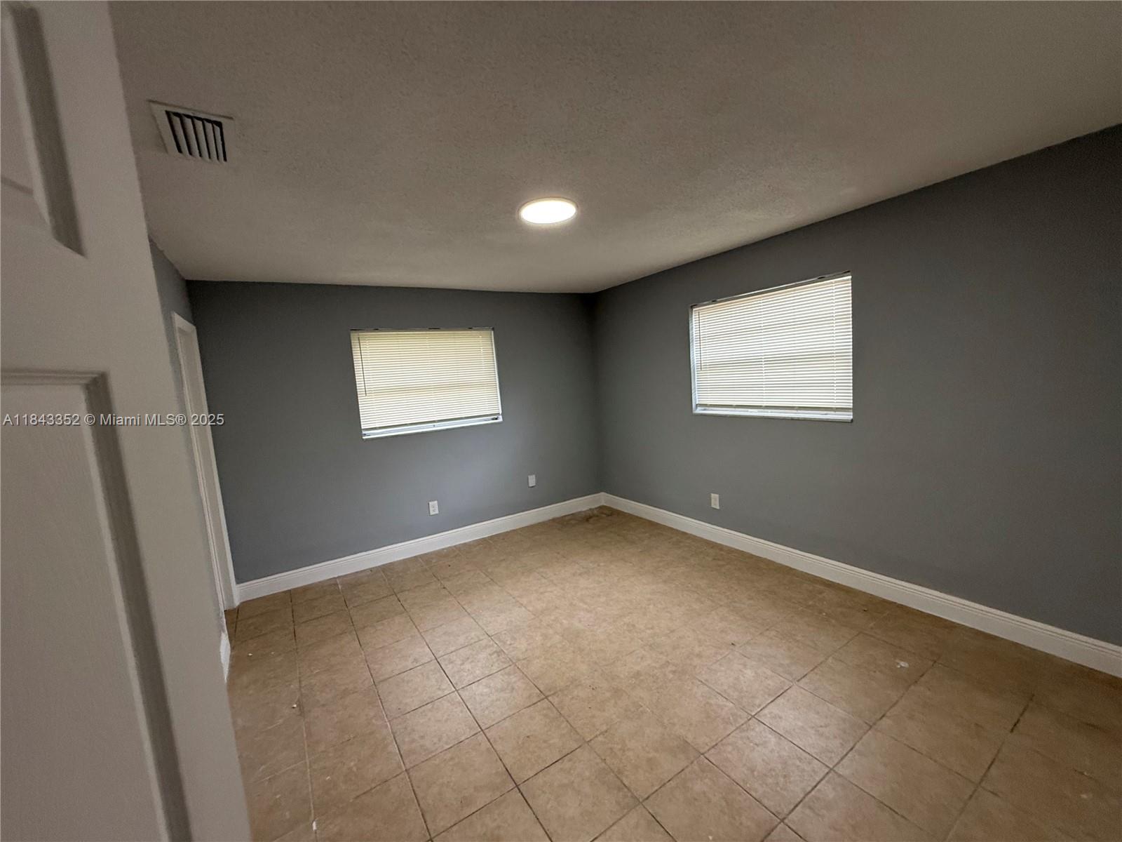 Ver detalles / 1967 sq. ft. $ 2025-07-21 0 foto