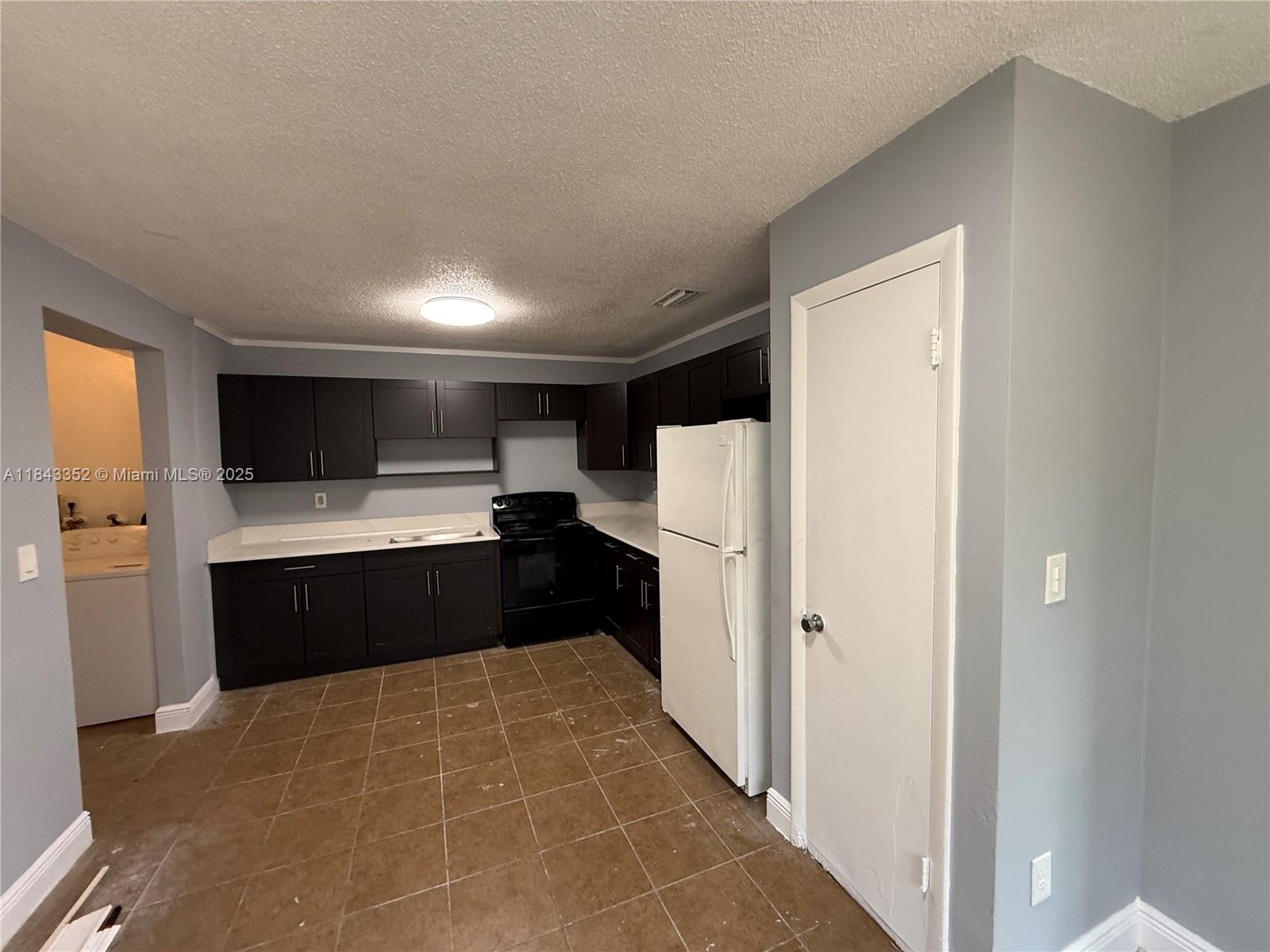 Ver detalles / 1967 sq. ft. $ 2025-07-21 0 foto