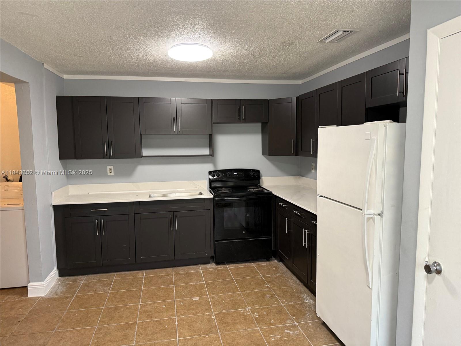 Ver detalles / 1967 sq. ft. $ 2025-07-21 0 foto