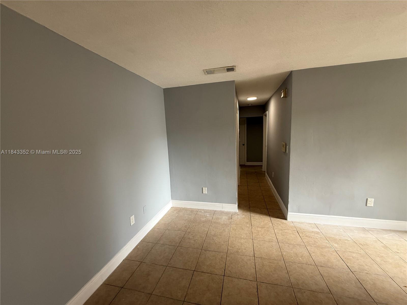 Ver detalles / 1967 sq. ft. $ 2025-07-21 0 foto