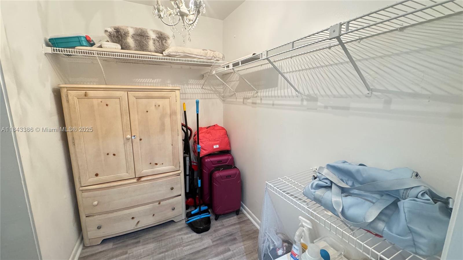 See details 1912 3 / 2 1248 sq. ft. $ 2025-07-19 0 Photo