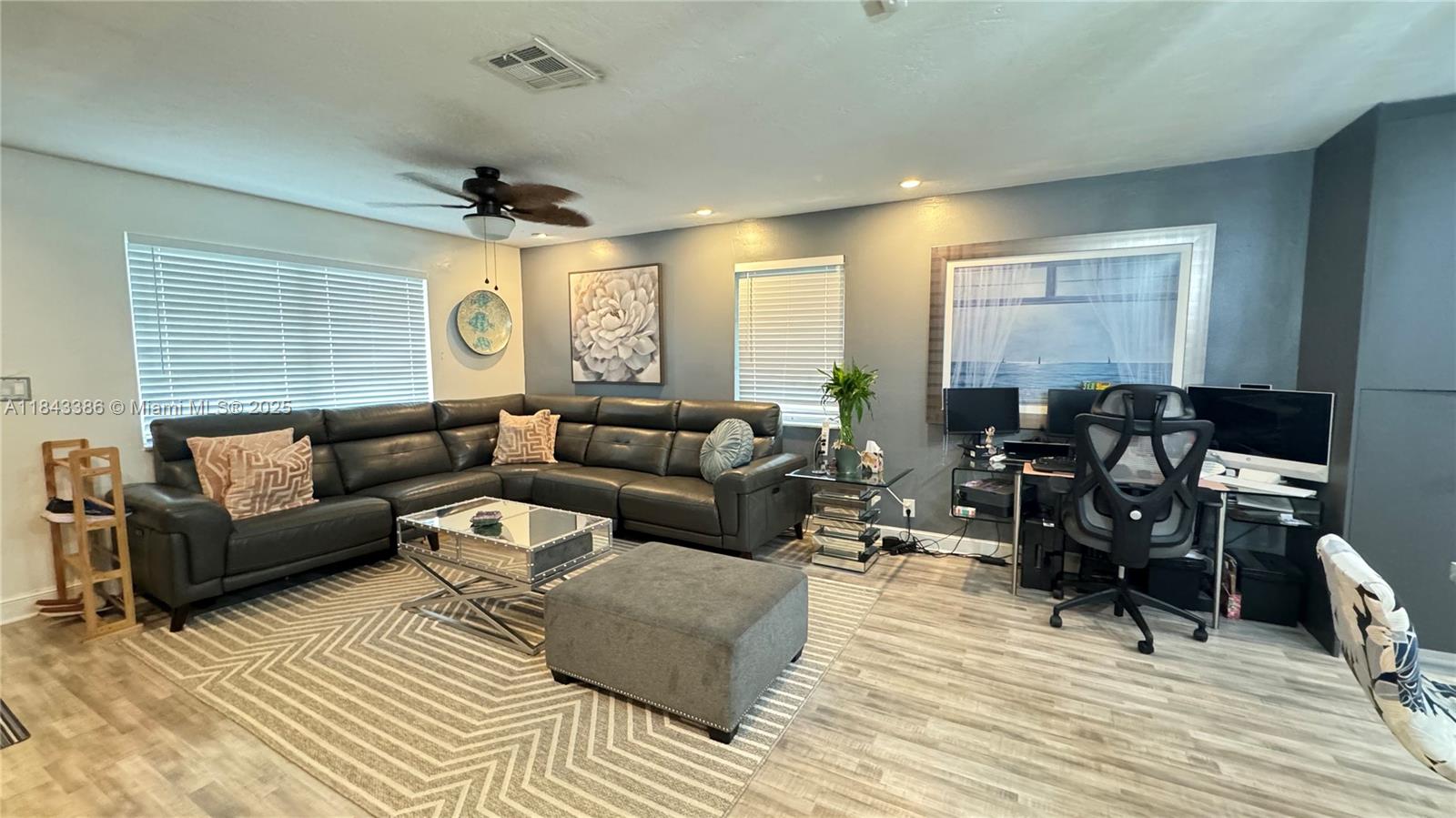 See details 1912 3 / 2 1248 sq. ft. $ 2025-07-19 0 Photo