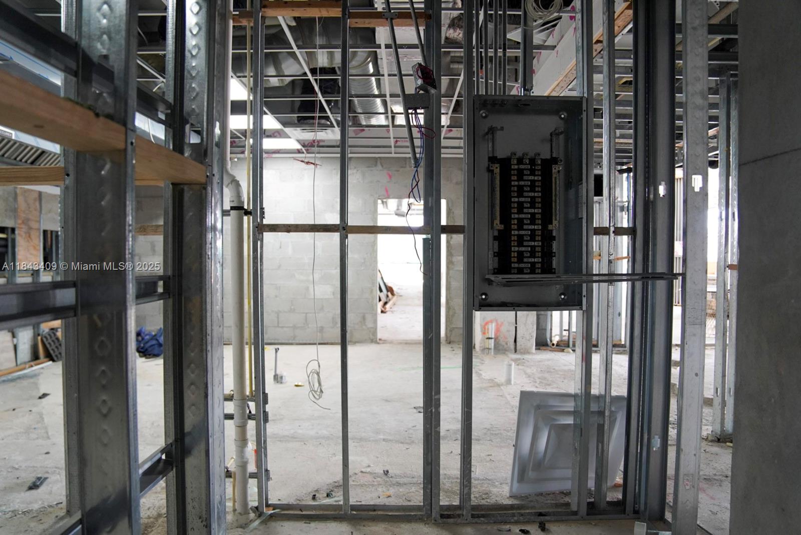 4C041  /   sq. ft. $ 2025-07-19 0 Photo
