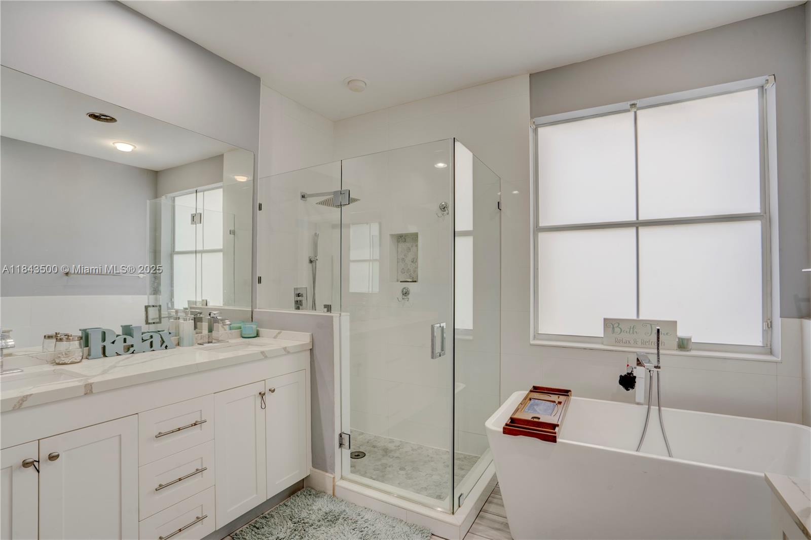Photo of 1364 Harbor Vw W  (1364), Hollywood, Florida, 33019 - 