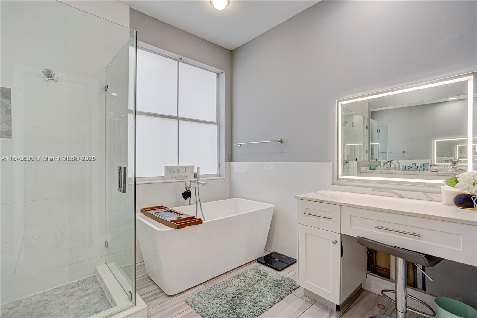 Photo of 1364 Harbor Vw W  (1364), Hollywood, Florida, 33019 - 