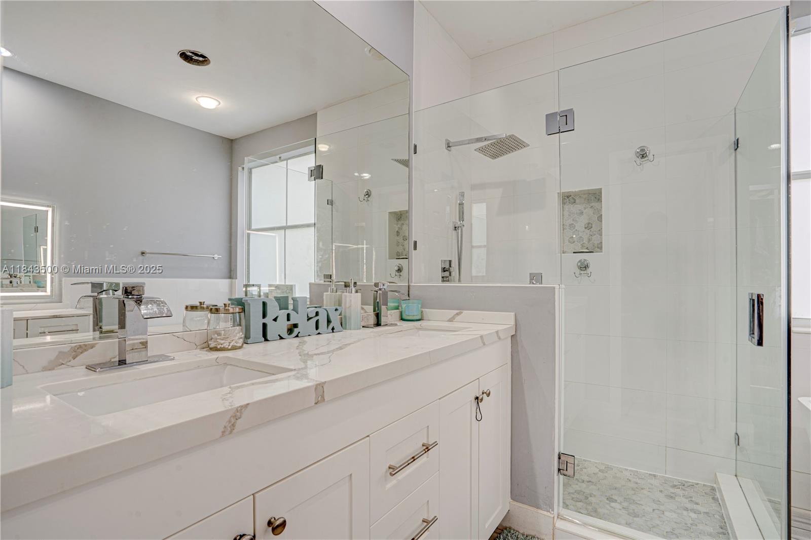 Photo of 1364 Harbor Vw W  (1364), Hollywood, Florida, 33019 - 