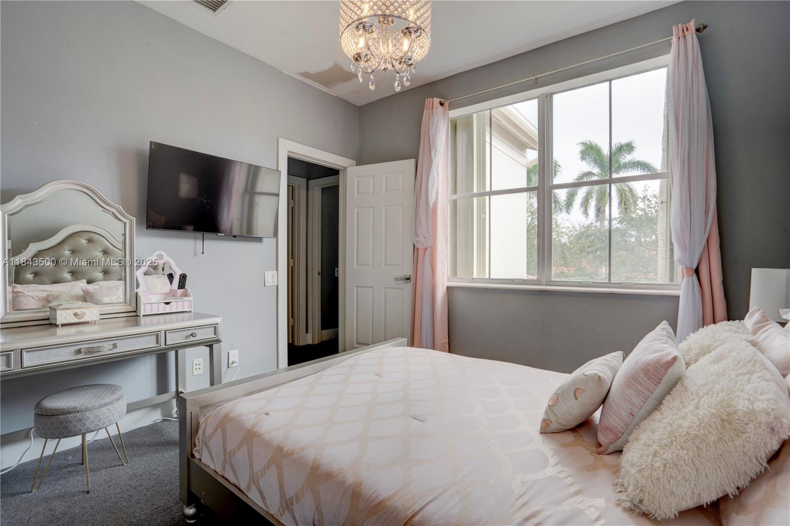 Photo of 1364 Harbor Vw W  (1364), Hollywood, Florida, 33019 - 