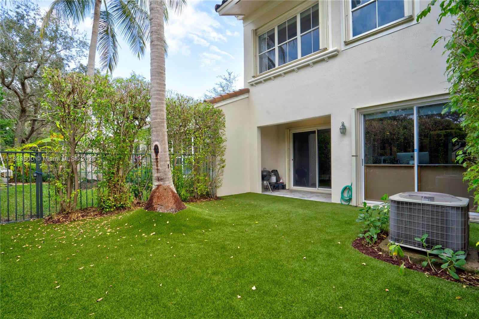 Photo of 1364 Harbor Vw W  (1364), Hollywood, Florida, 33019 - 