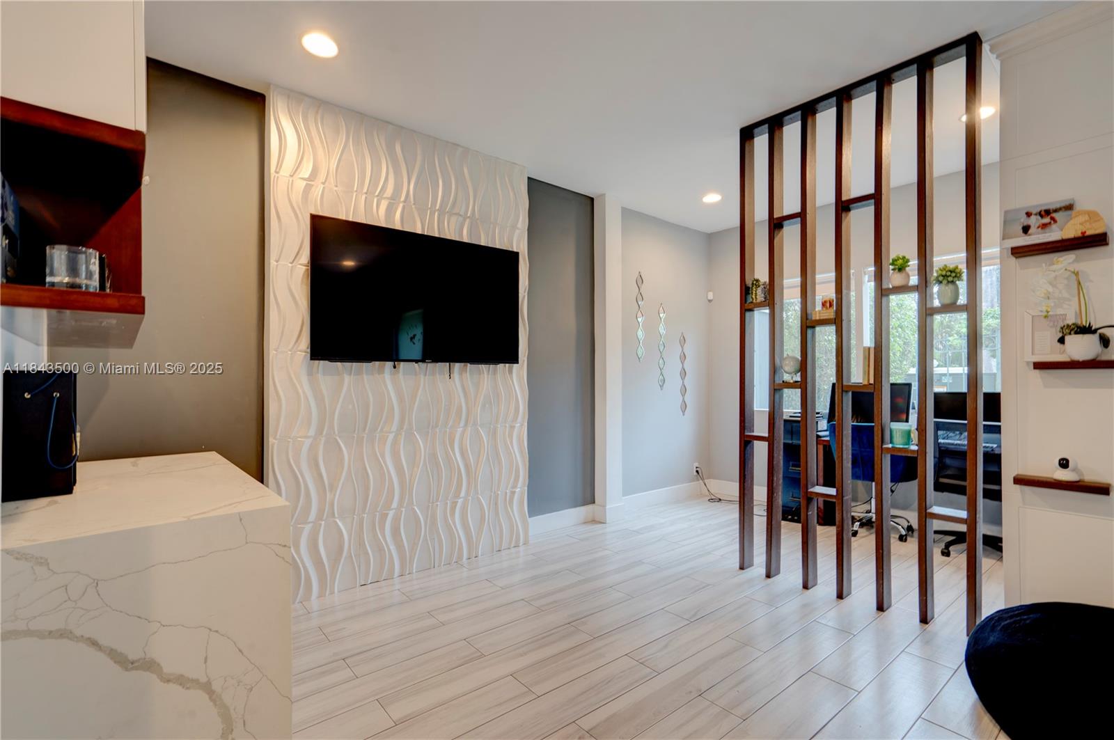 Photo of 1364 Harbor Vw W  (1364), Hollywood, Florida, 33019 - 