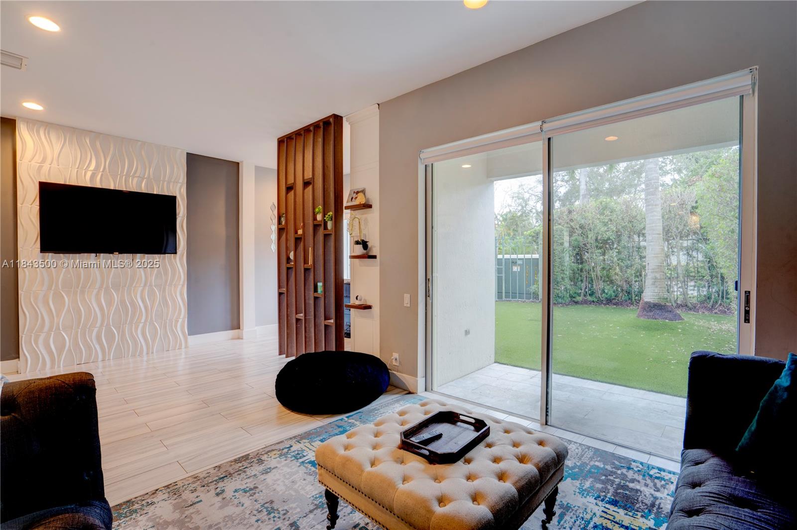 Photo of 1364 Harbor Vw W  (1364), Hollywood, Florida, 33019 - 