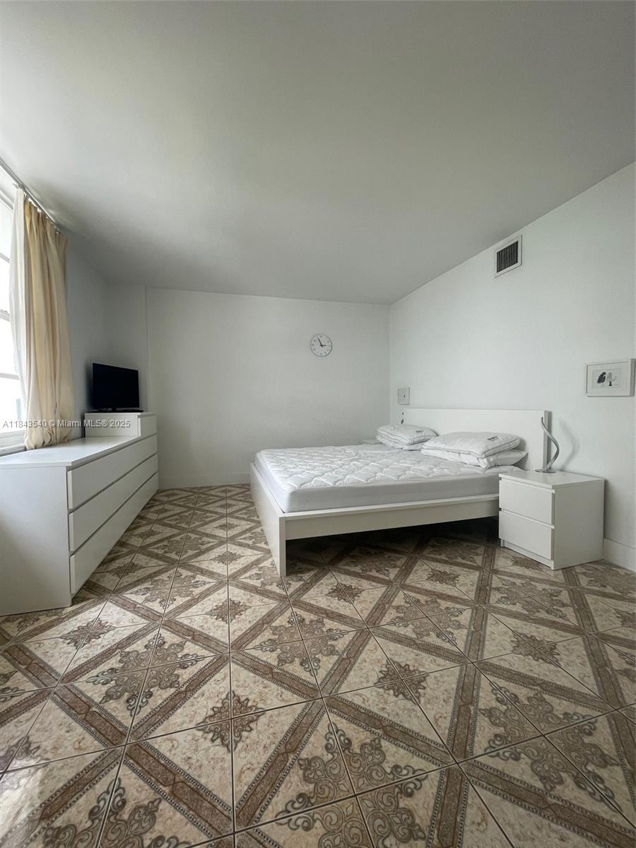 Photo of 3725 Ocean Dr  #415, Hollywood, Florida, 33019 - 