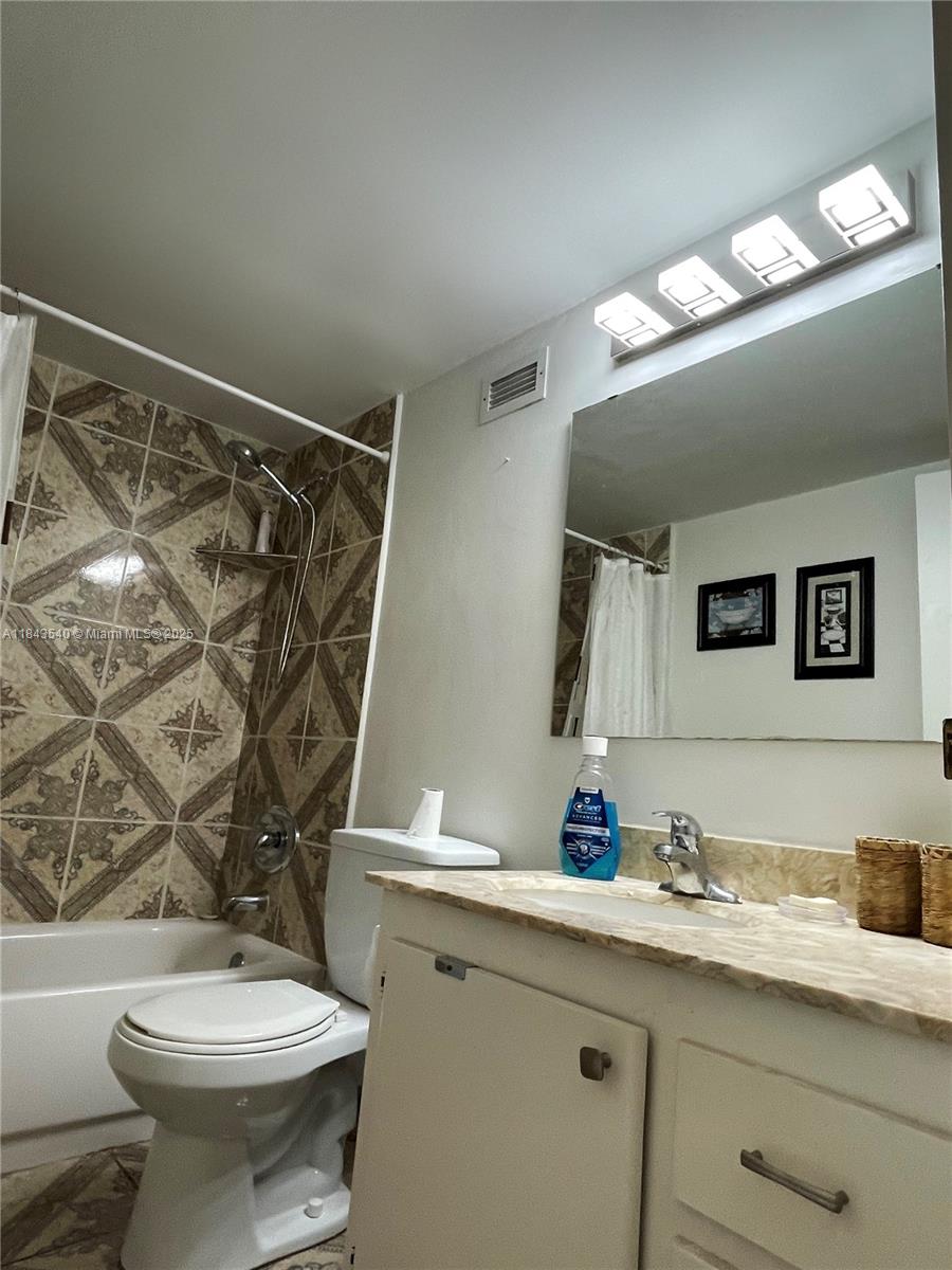 Photo of 3725 Ocean Dr  #415, Hollywood, Florida, 33019 - 