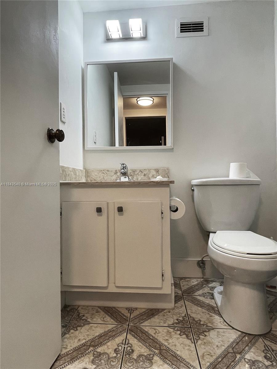 Photo of 3725 Ocean Dr  #415, Hollywood, Florida, 33019 - 