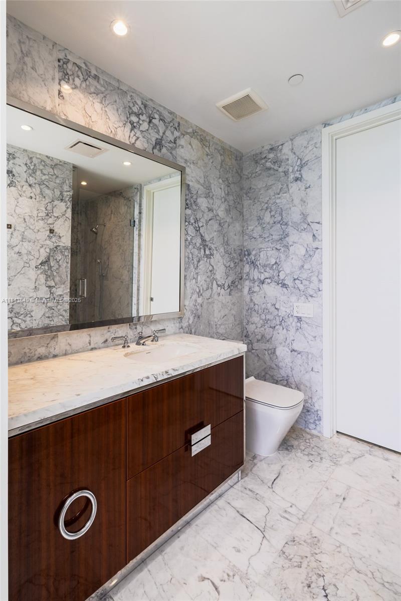 Ver detalles 1004 2 / 3 1571 sq. ft. $ 2025-07-19 0 foto