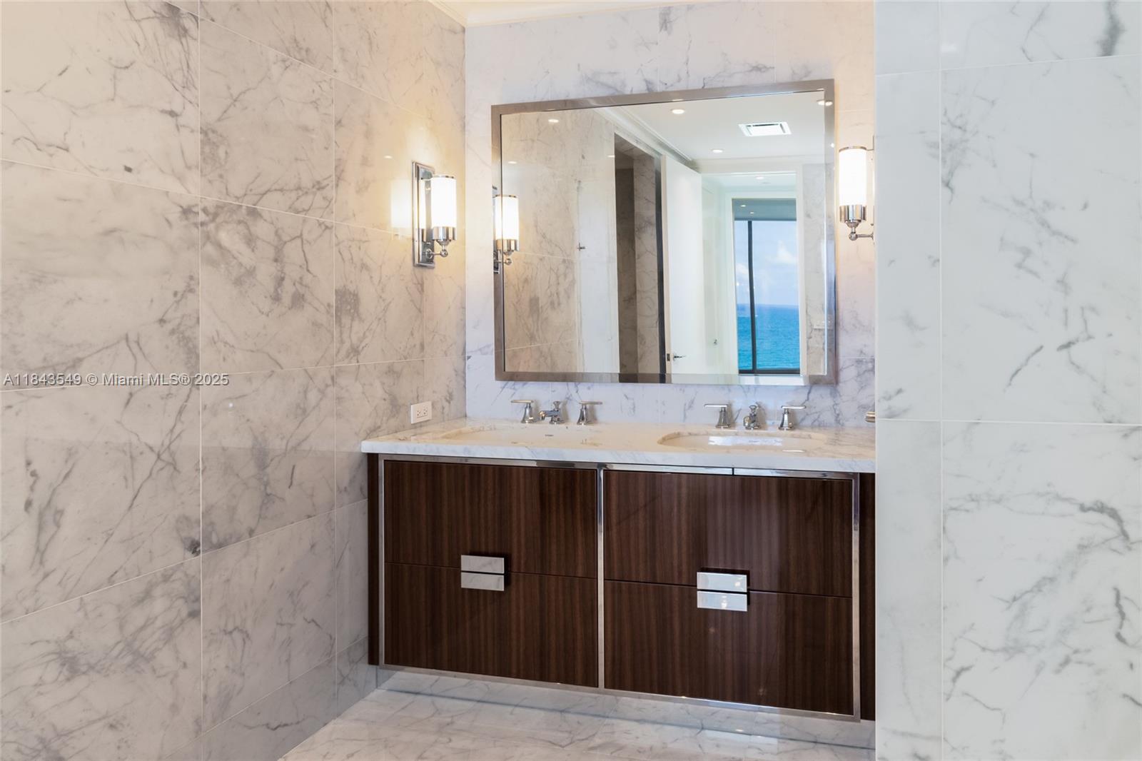 Ver detalles 1004 2 / 3 1571 sq. ft. $ 2025-07-19 0 foto