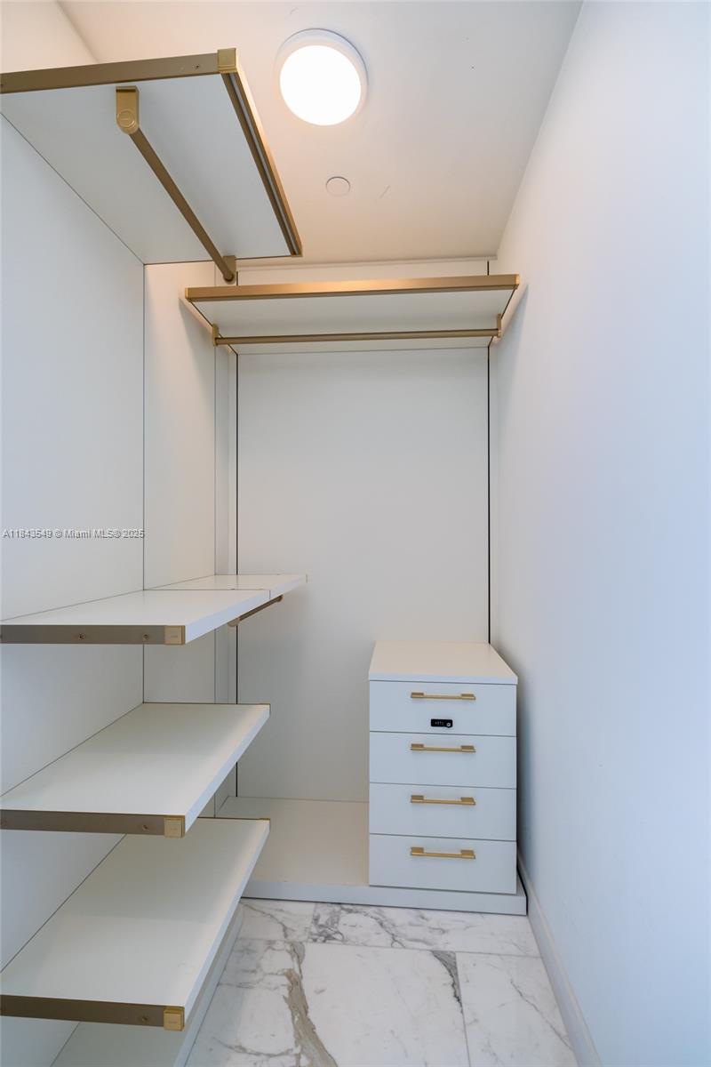 Ver detalles 1004 2 / 3 1571 sq. ft. $ 2025-07-19 0 foto