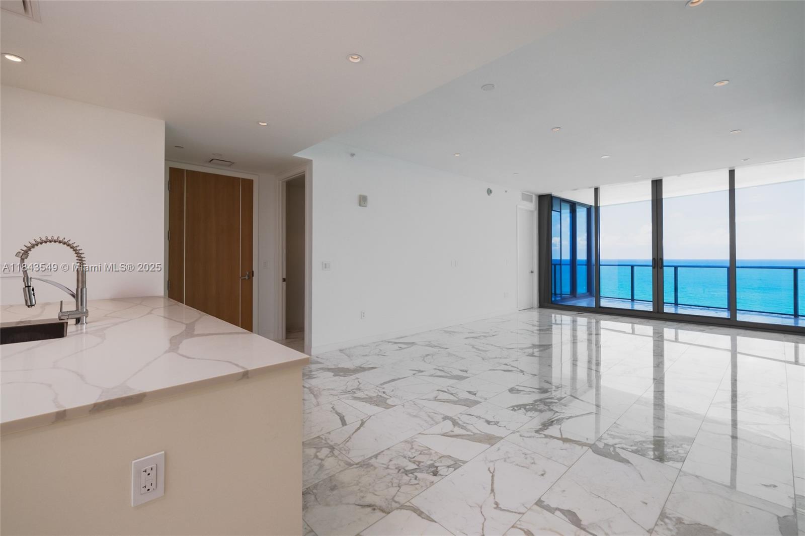 Ver detalles 1004 2 / 3 1571 sq. ft. $ 2025-07-19 0 foto