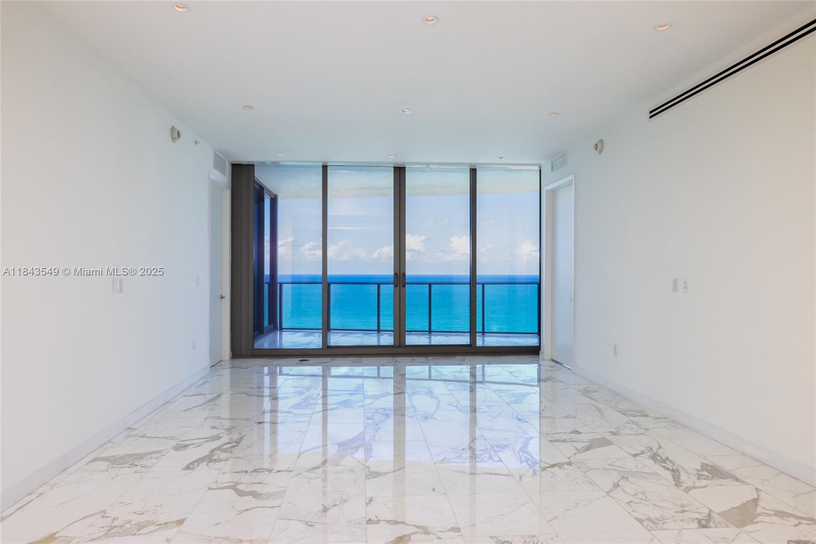 Ver detalles 1004 2 / 3 1571 sq. ft. $ 2025-07-19 0 foto