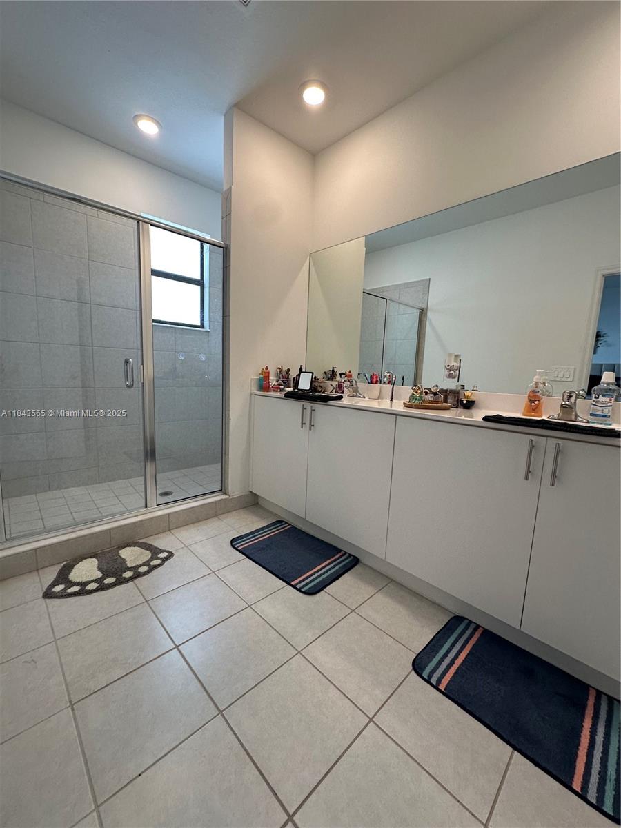 24702 3 / 3 1827 sq. ft. $ 2025-10-28 0 foto