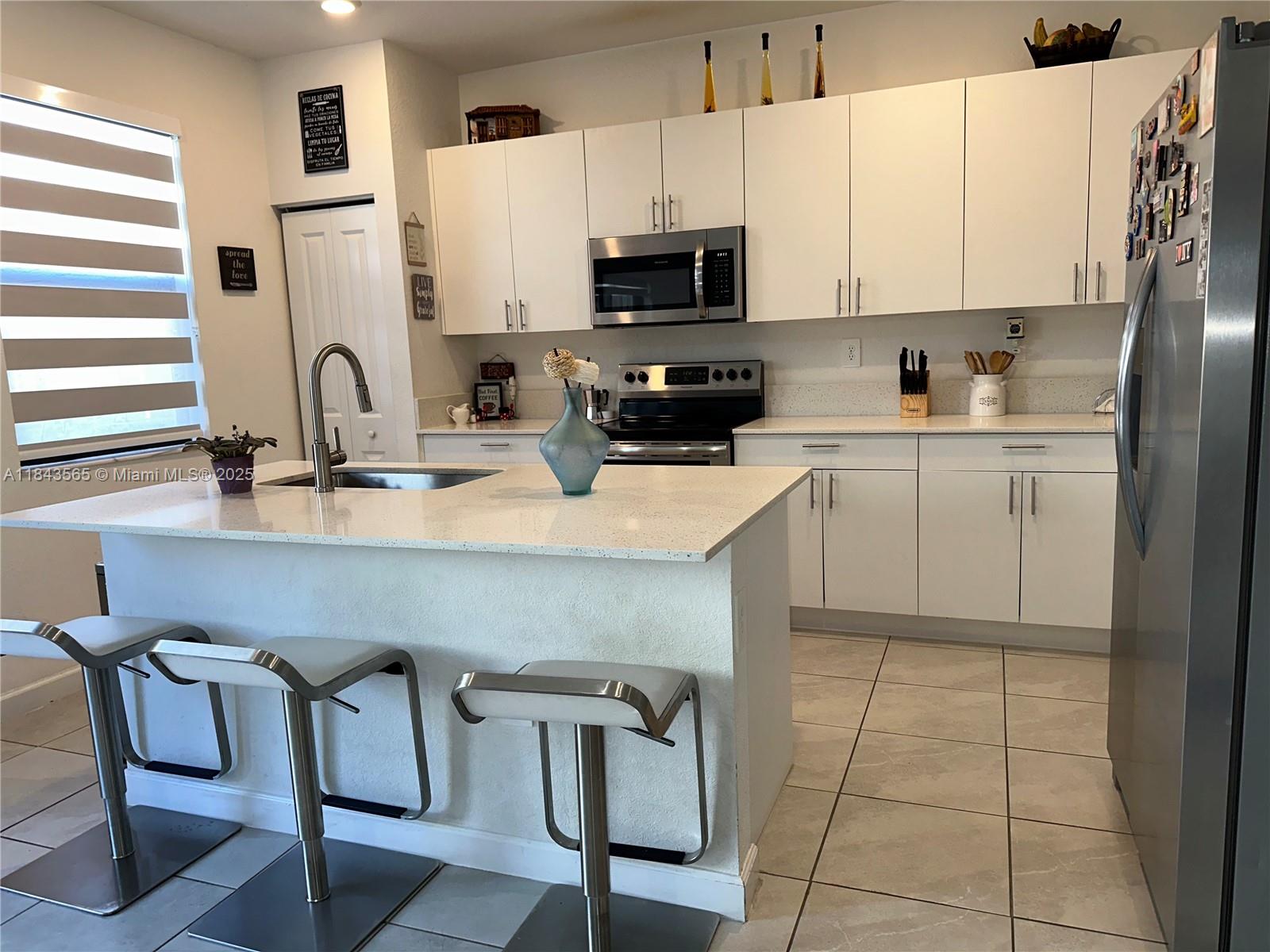 24702 3 / 3 1827 sq. ft. $ 2025-10-28 0 foto