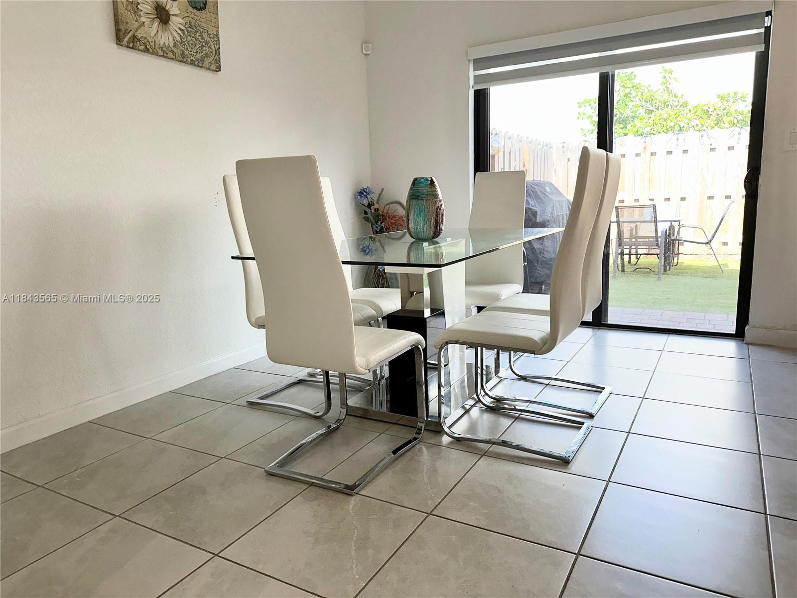 24702 3 / 3 1827 sq. ft. $ 2025-10-28 0 foto