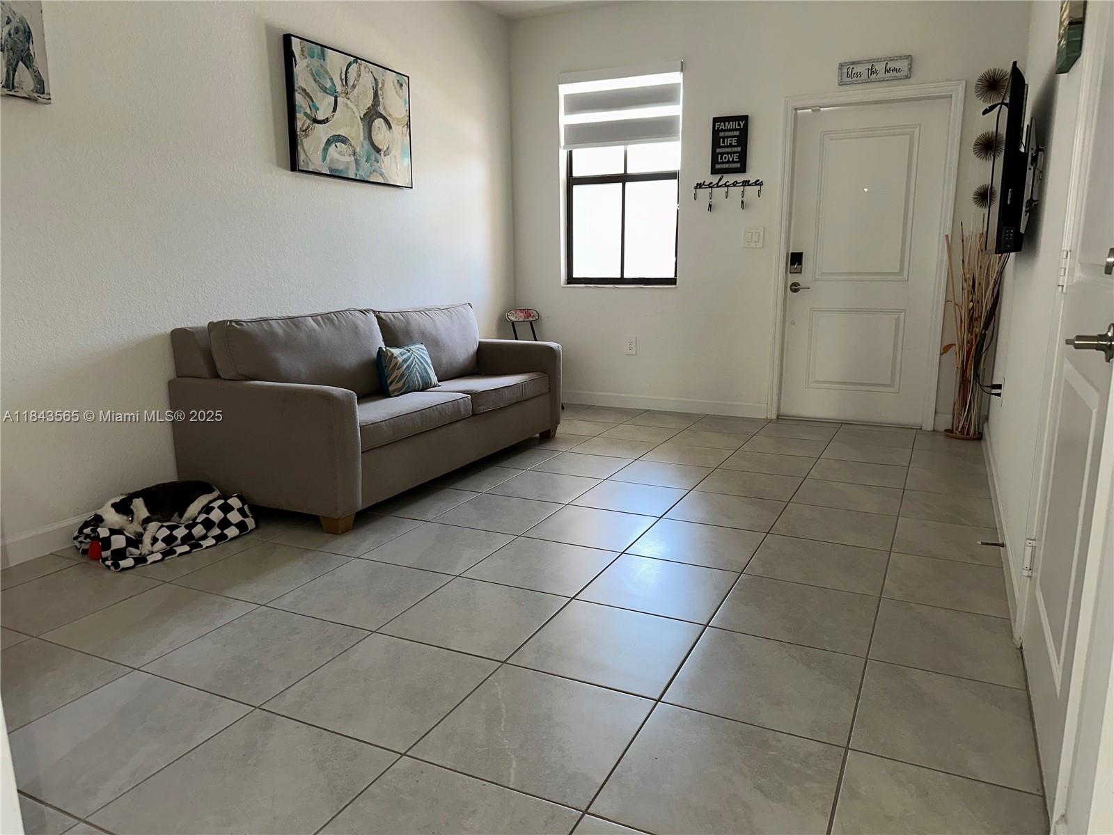 24702 3 / 3 1827 sq. ft. $ 2025-10-28 0 foto