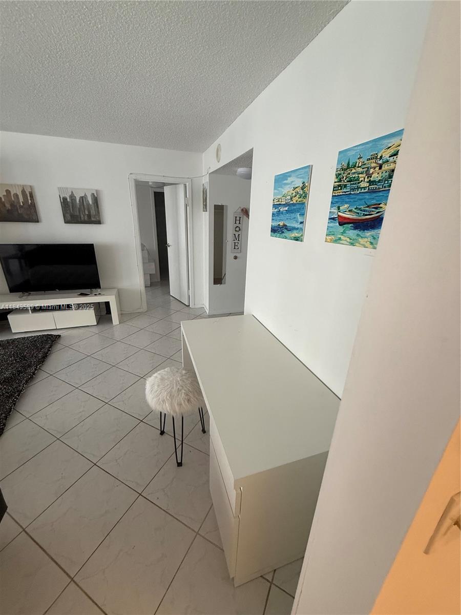 See details 1611 1 / 2 1104 sq. ft. $ 2025-07-19 0 Photo