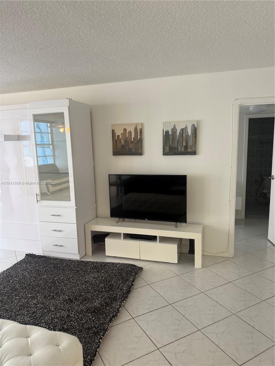 See details 1611 1 / 2 1104 sq. ft. $ 2025-07-19 0 Photo