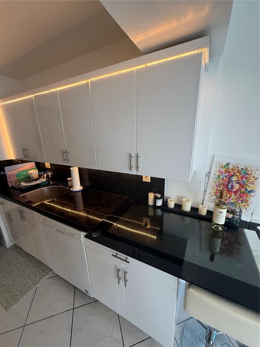 See details 1611 1 / 2 1104 sq. ft. $ 2025-07-19 0 Photo