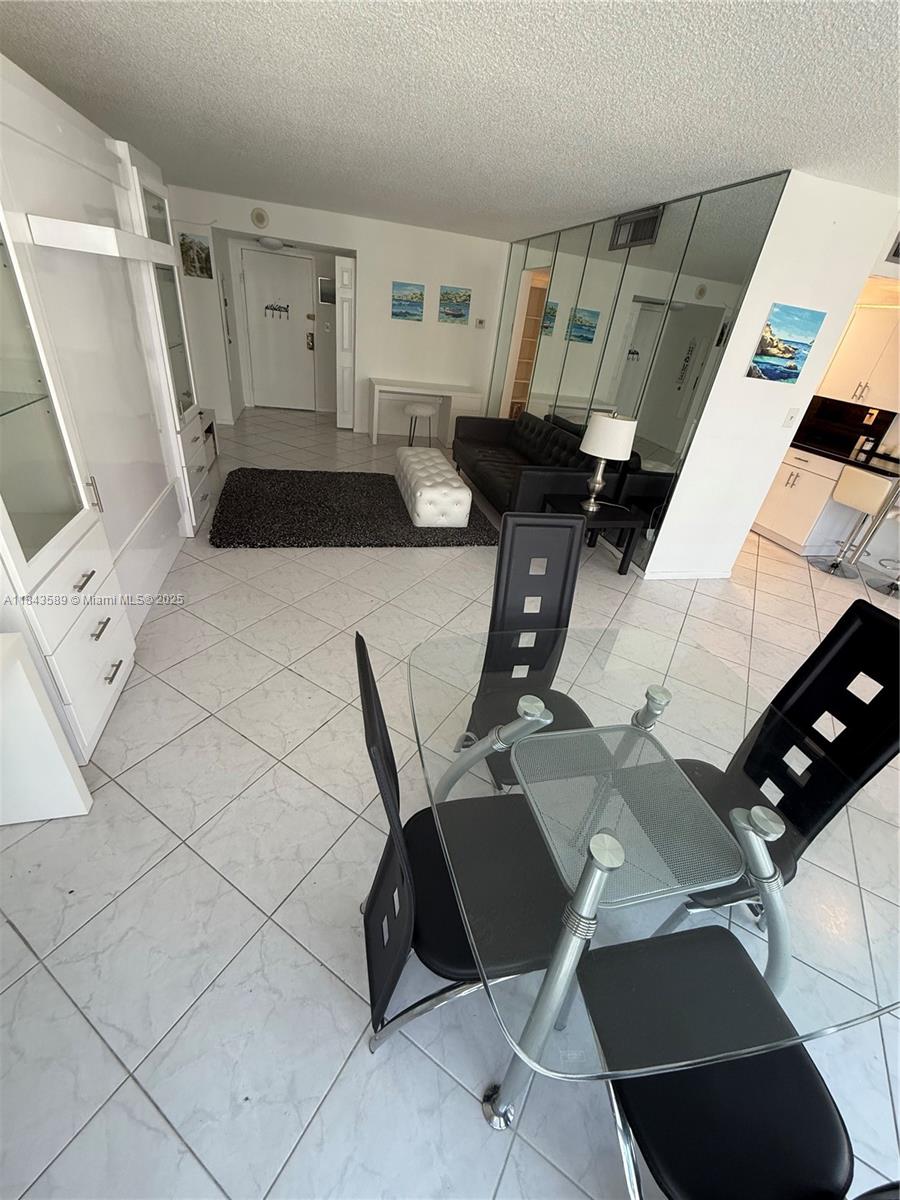 See details 1611 1 / 2 1104 sq. ft. $ 2025-07-19 0 Photo