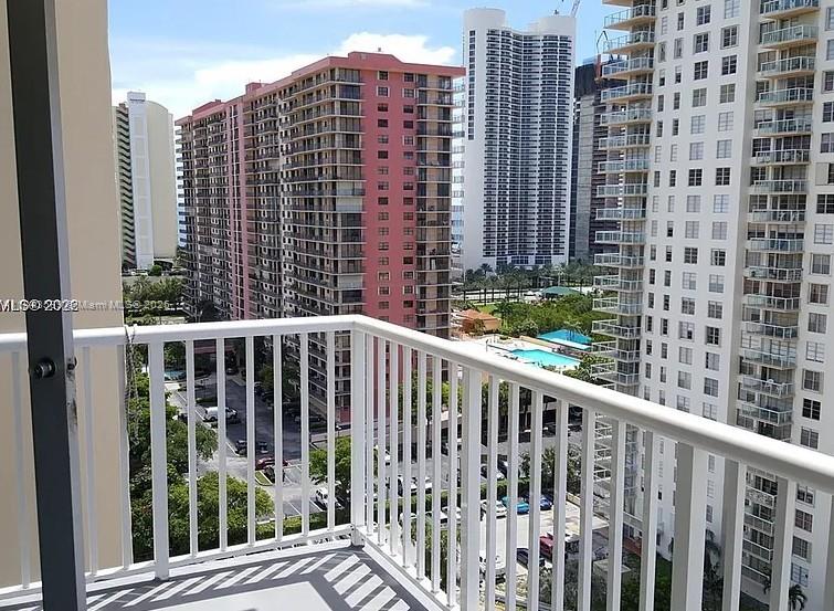 See details 1611 1 / 2 1104 sq. ft. $ 2025-07-19 0 Photo