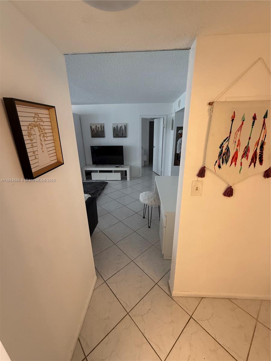 See details 1611 1 / 2 1104 sq. ft. $ 2025-07-19 0 Photo