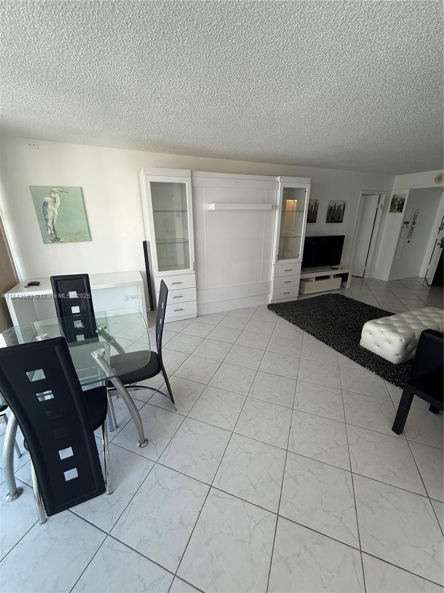 See details 1611 1 / 2 1104 sq. ft. $ 2025-07-19 0 Photo