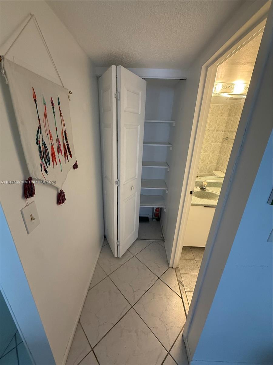 See details 1611 1 / 2 1104 sq. ft. $ 2025-07-19 0 Photo
