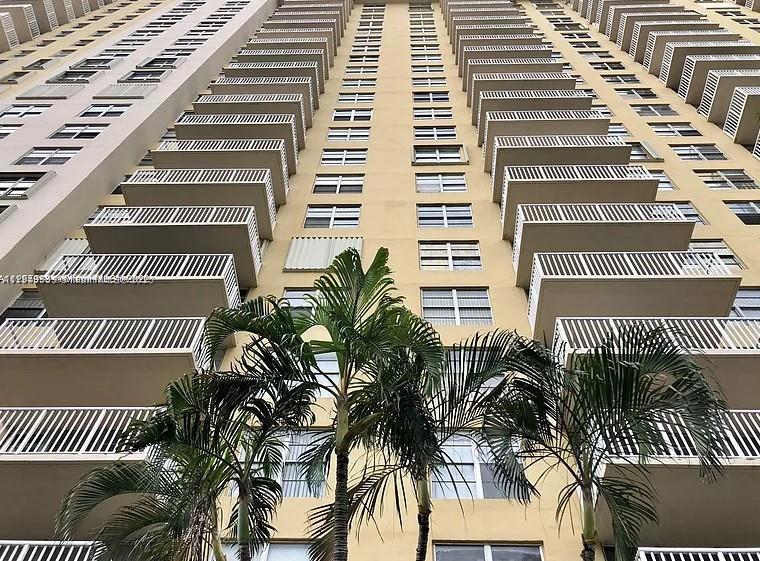 See details 1611 1 / 2 1104 sq. ft. $ 2025-07-19 0 Photo