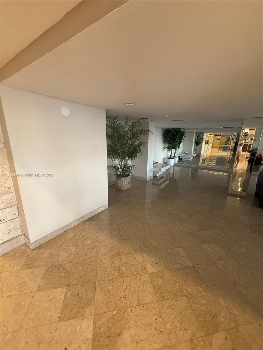 See details 1611 1 / 2 1104 sq. ft. $ 2025-07-19 0 Photo