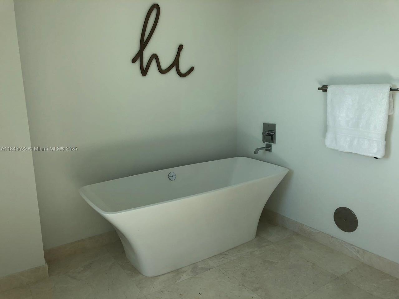 Photo of 17111 Biscayne Blvd #808, North Miami Beach, Florida, 33160 -